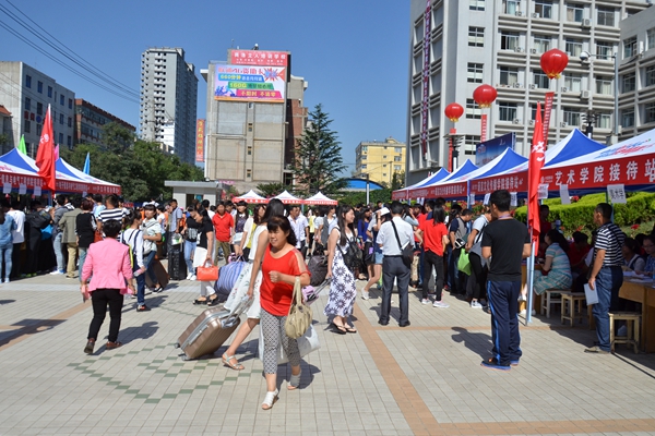 我校迎来2015级新生-商洛学院